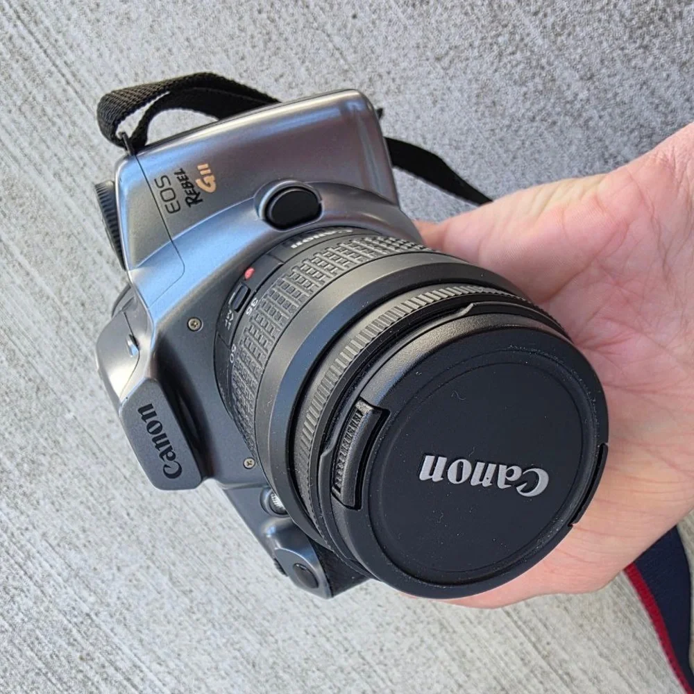 Canon EOS Rebel GII 35mm Film Camera w 35-80mm Lens Strap